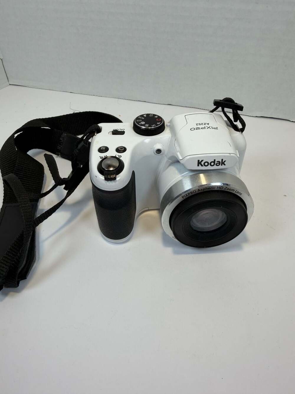 Kodak PIXPRO AZ252 Astro Zoom Digital Camera - White